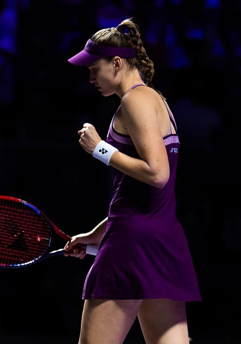 莱巴金娜赛季首胜斯瓦泰克 战胜斯瓦泰克之后，莱巴金娜成为现役球员中战胜时任世界第