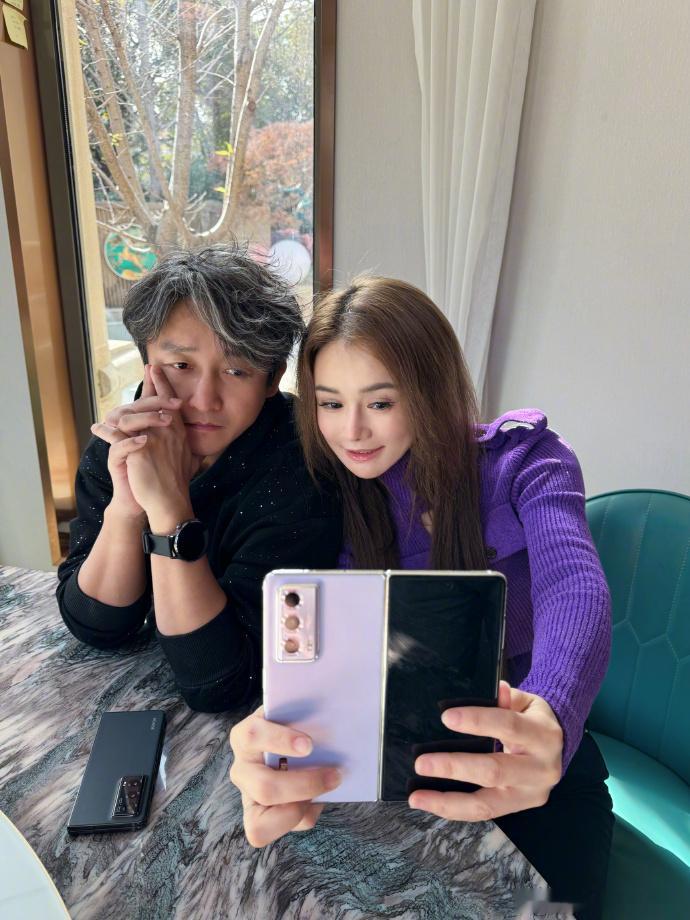 冉莹颖说要和邹市明同居了婚姻从来不是一成不变的状态。冉莹颖和邹市明分开居住长达五