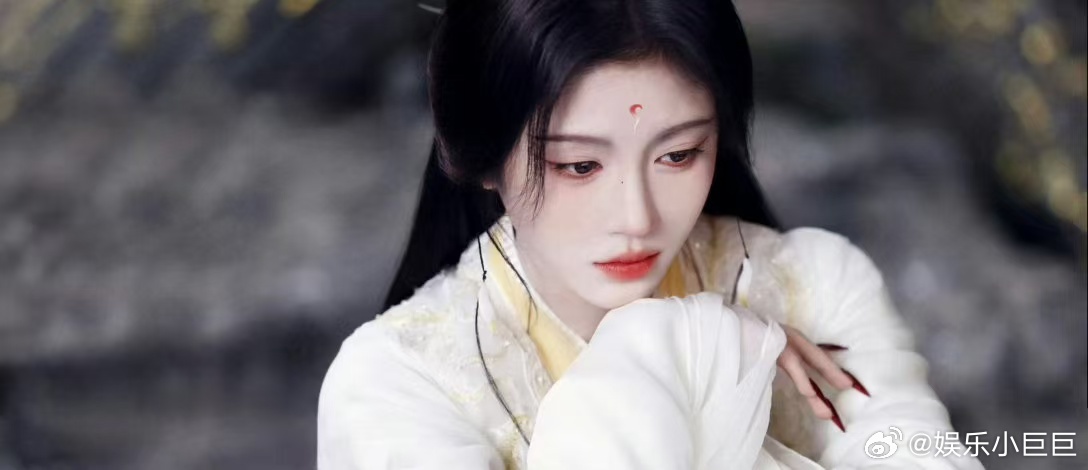 月鳞绮纪愚人节播月鳞绮纪愚人节播来真的盼了好久终于定档，还是愚人节当天上线，没有