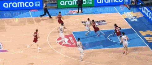 他真的还不如徐昕，顶薪合同都白拿了。看看他的竞技状态，不信你不笑。
图一，去年的