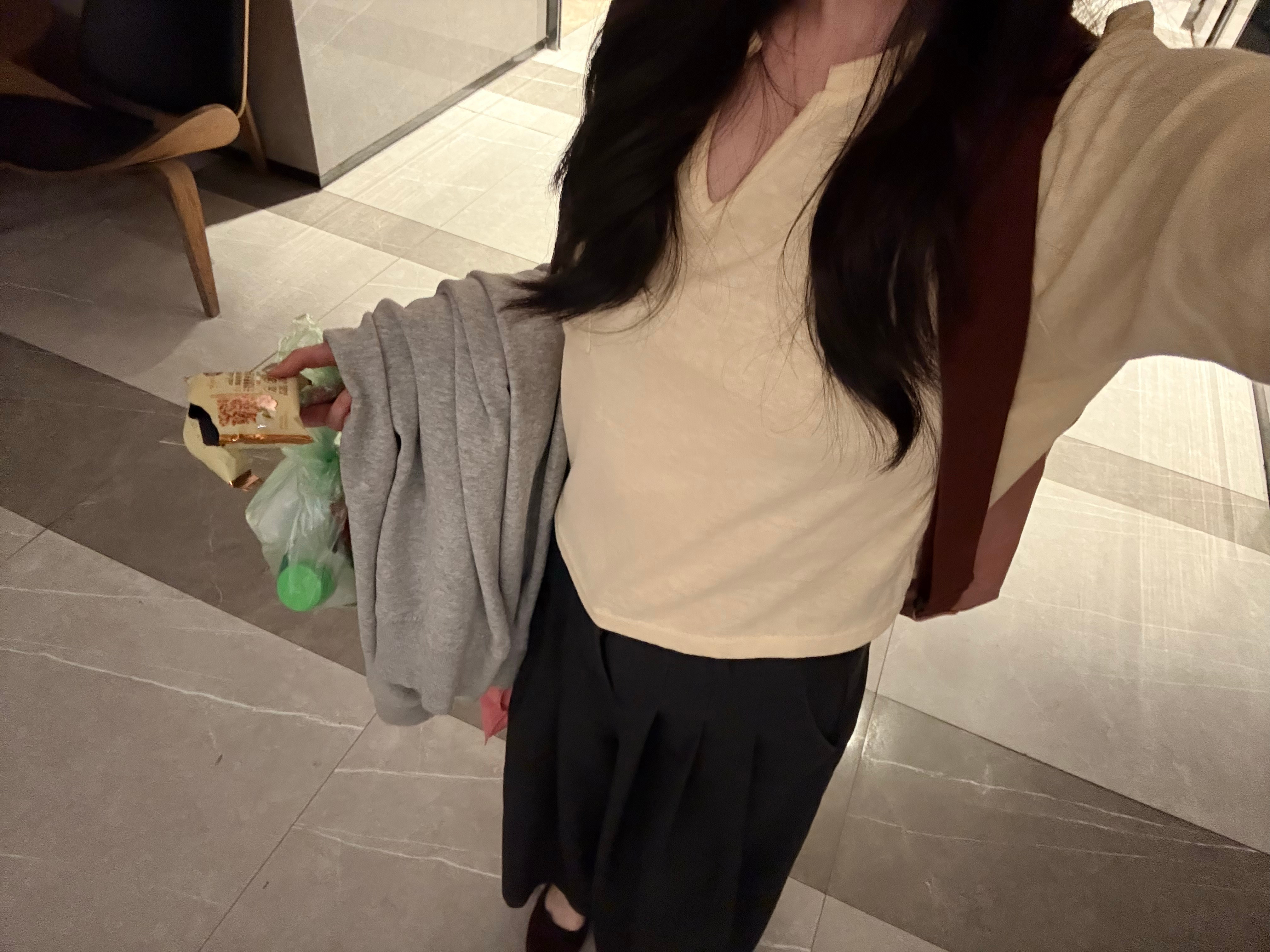 小🐑给的饼干拯救了上完课饥肠辘辘得我[抱一抱] ​​​