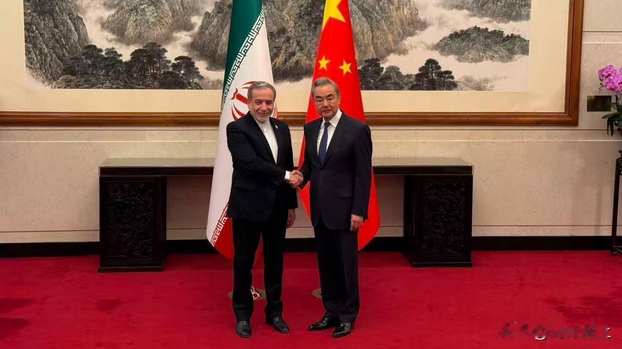 伊朗外长阿拉格齐抵达北京，并且和王部长见面会谈了
这一战打出了伊朗的统战价值
现