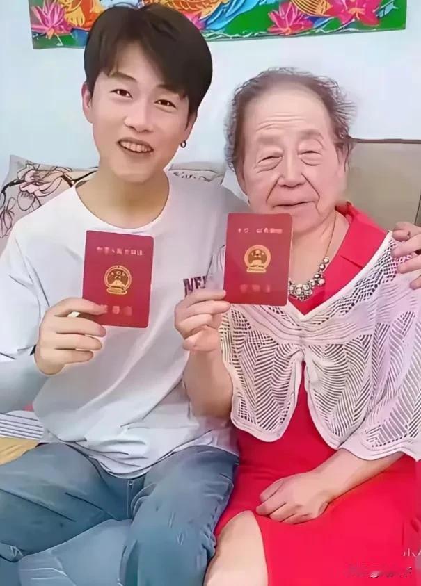这应该是真爱，祝他俩白头到老，永远幸福。