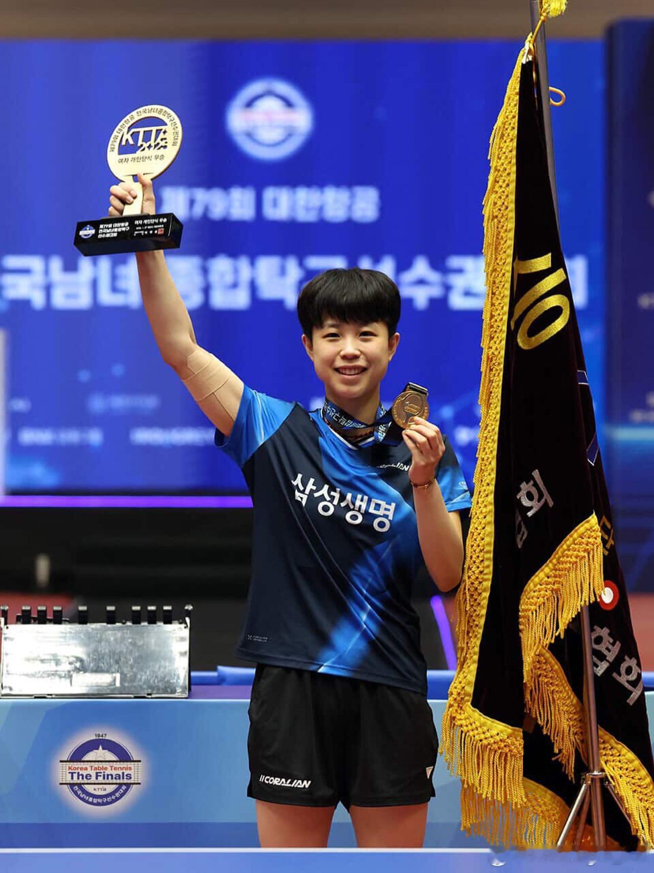 朱芊曦：综合大赛单打首冠🏆女双两连冠🥇🥇混双🥈团体🥉很高兴能顺利完成2