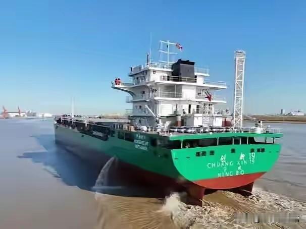 不烧柴油也能跑！中国首艘甲醇巨轮首航，以后你的快递可能都坐它
 
不烧一滴柴油，