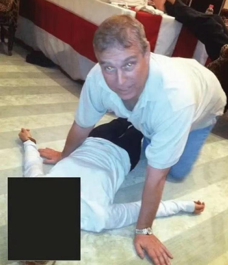 安德鲁王子丑闻升级，王室还能再撑多久？

英国安德鲁王子的麻烦又多了一桩。最新曝