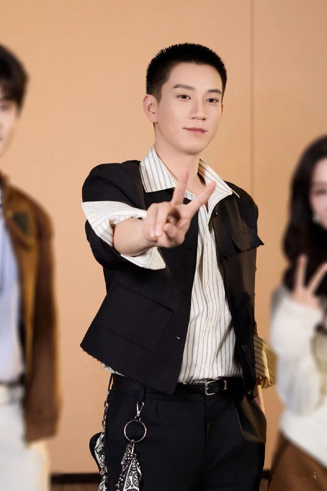 王子奇说自己无法拒绝萧瑾瑜 王子奇说年龄不是焦虑而是财富 谈及外界建议，直言：“