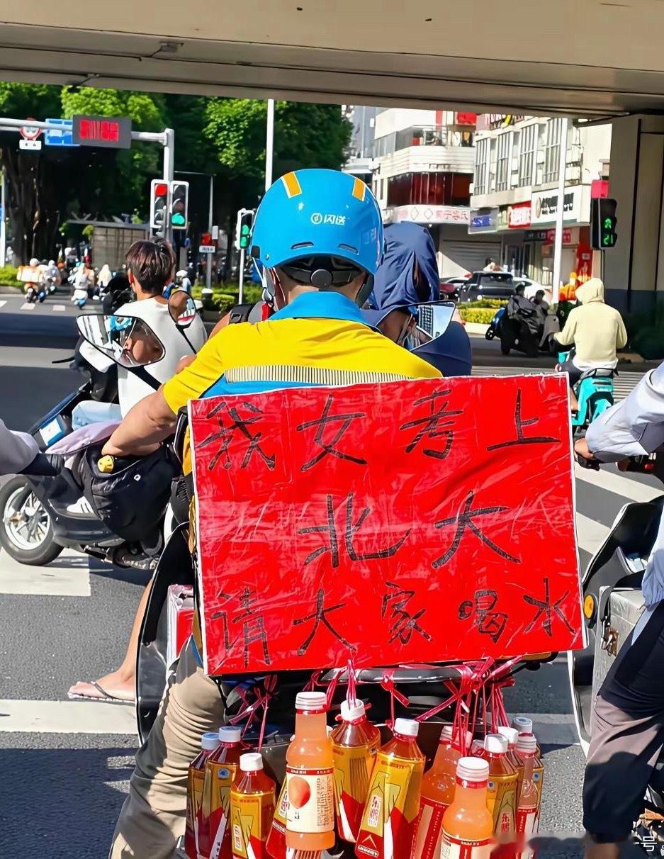 网友路上拍到的 