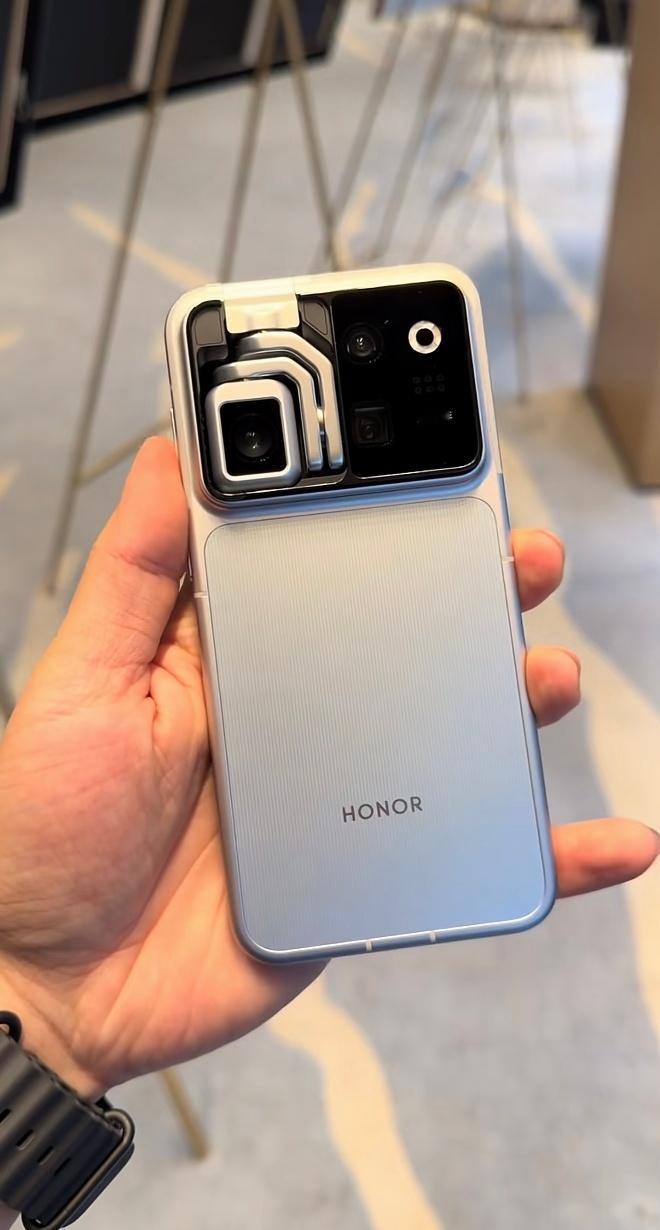 RobotPhone能让荣耀影像翻身吗 这机器明显是在视频赛道上找差异化其实现在
