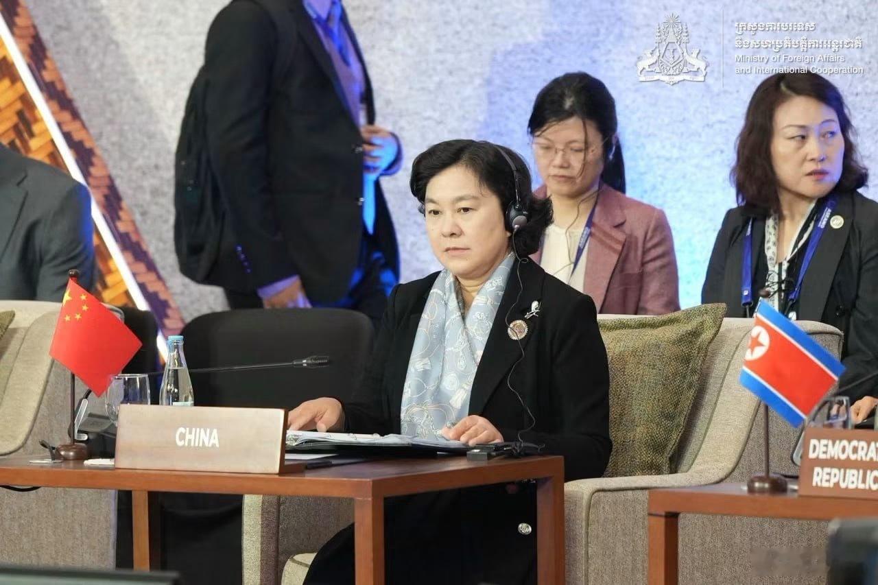 华春莹  