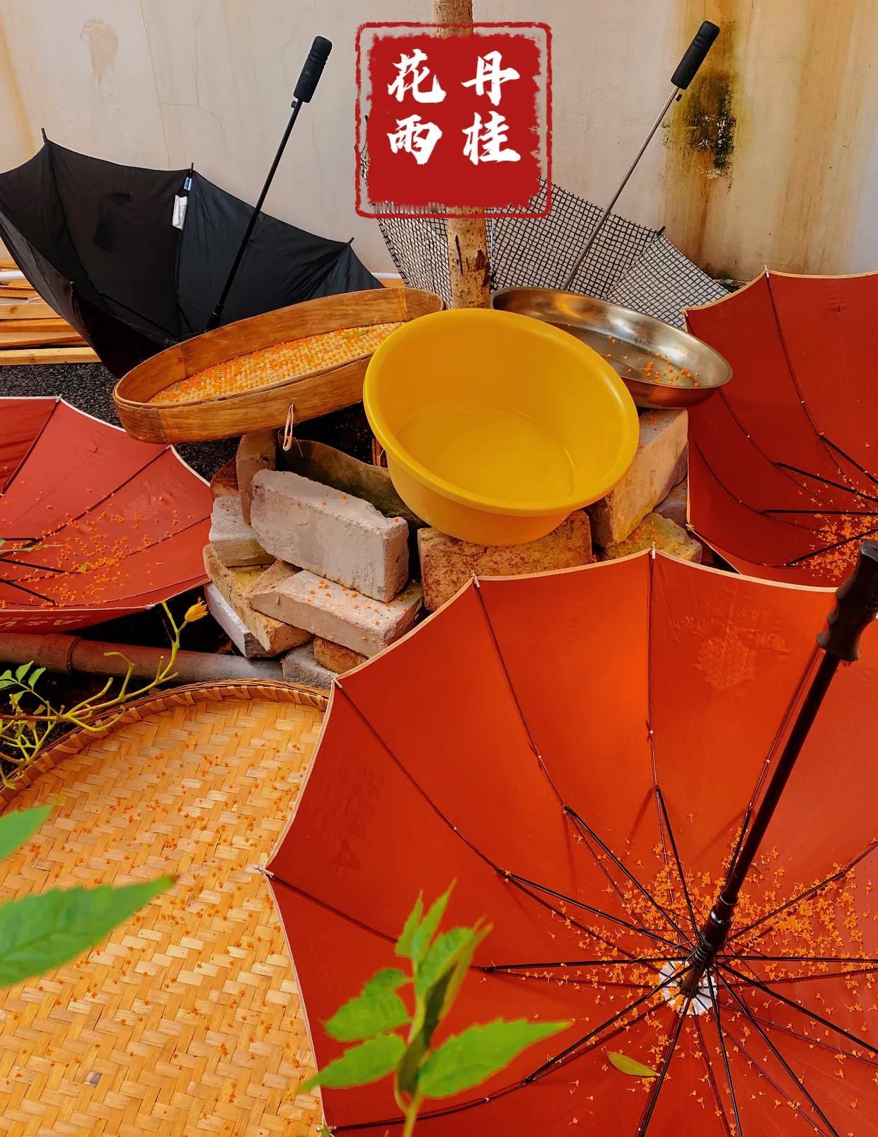 人闲，桂花落。