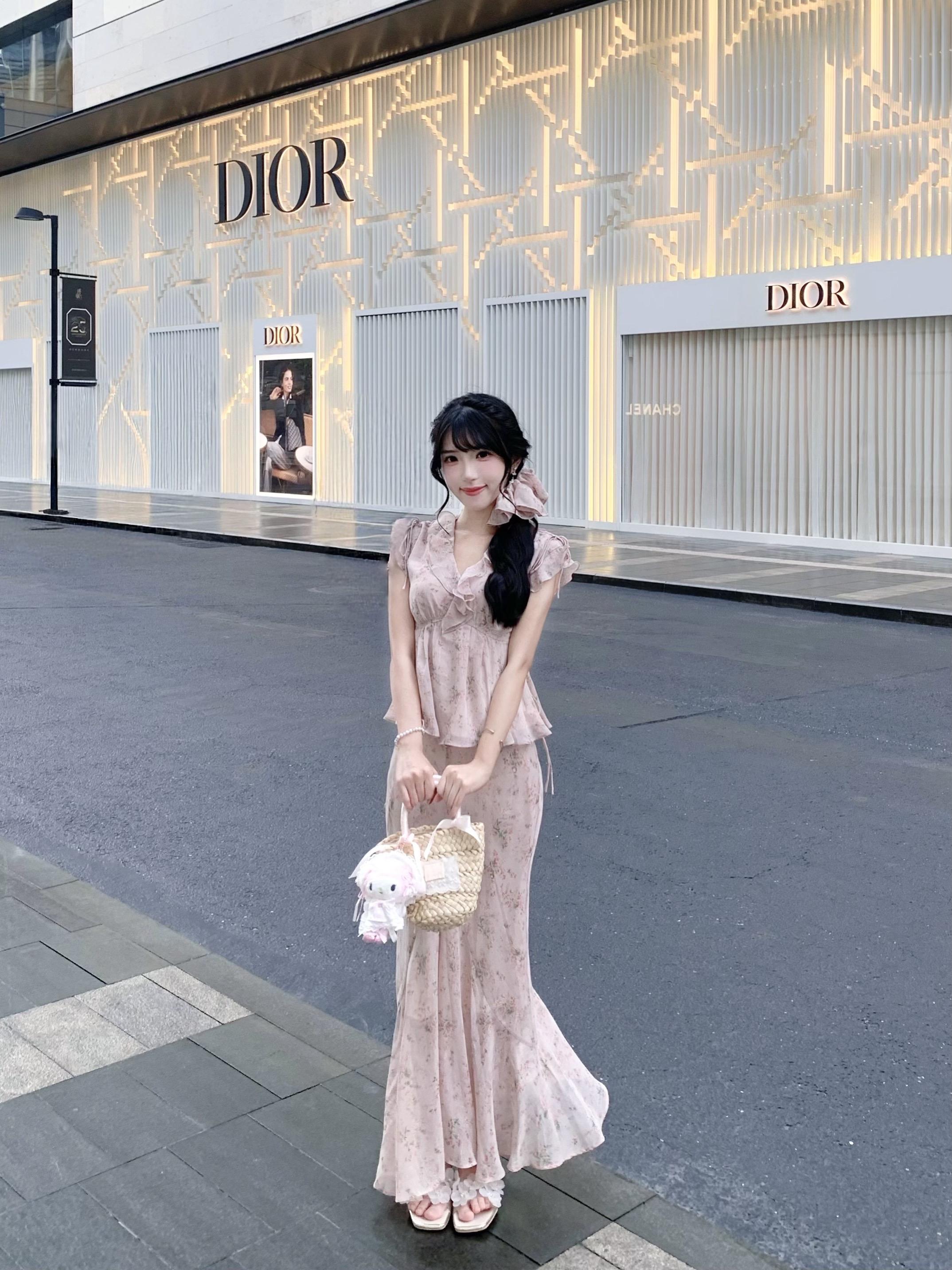 清楚系就这样美晕我🌸…粉色好温柔的说