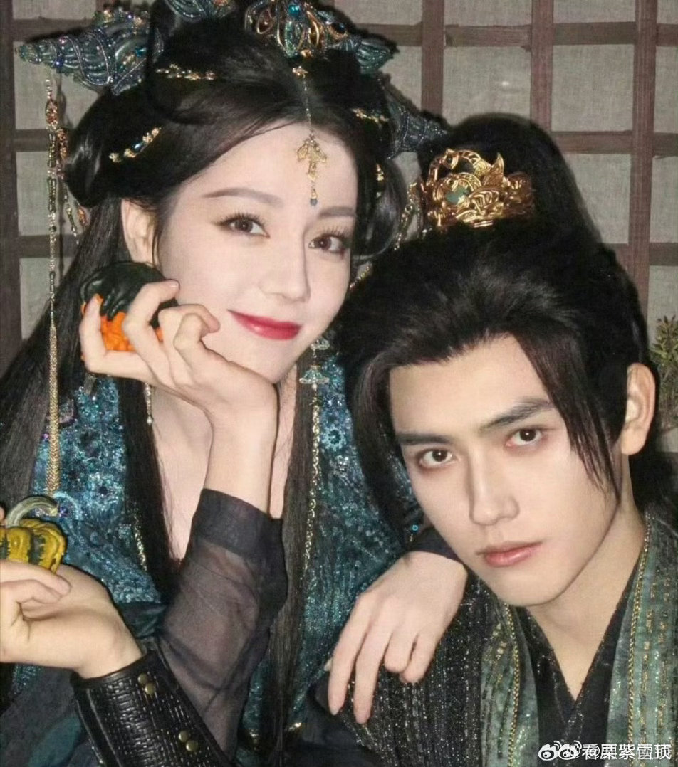 迪丽热巴陈飞宇 CP感 原来看到《白日提灯》男女主是迪丽热巴、陈飞宇的时候会担心