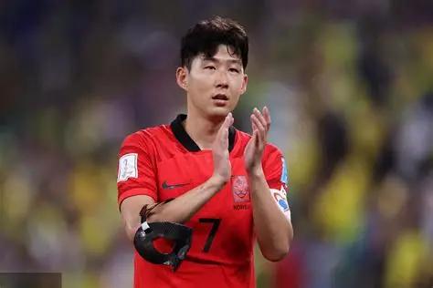 一片哗然！韩国队被骂惨了！
打平就能出线的好牌，怎么就让韩国队给打成这副惨样？孙