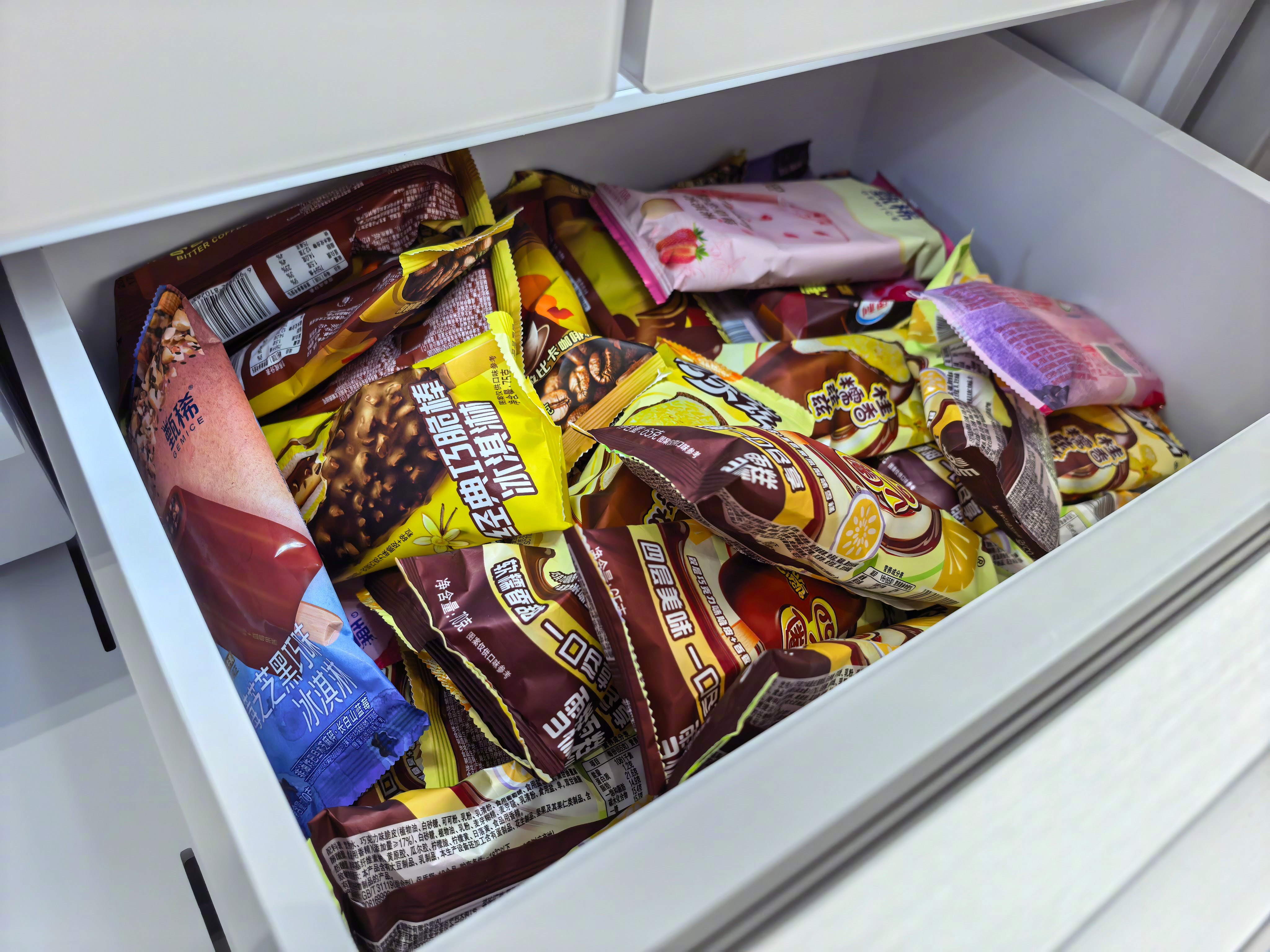 我让同事把车库冷冻室，冰棍填满，让同事投票选。大家选的最多就是这些冰棍，很接地气