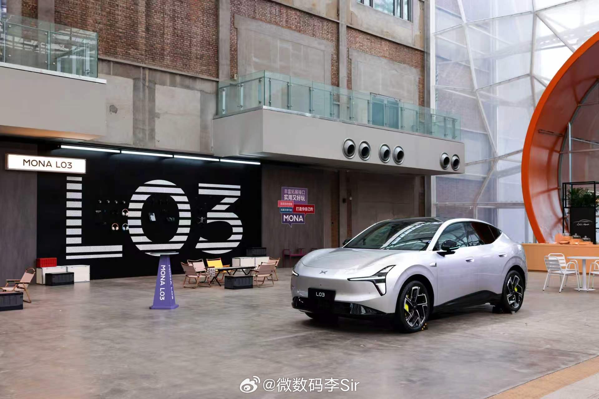 小鹏MONAL03更懂年轻人把年轻人的理想日常搬进了MONA World每一帧都