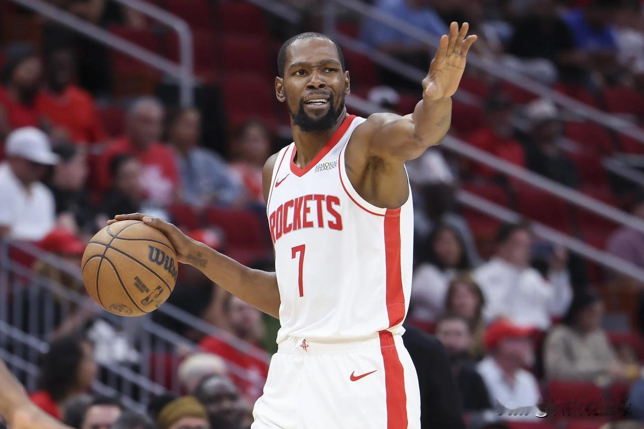 这就是巨星的意义！今天火箭队在NBA新赛季揭幕战中客场挑战卫冕冠军雷霆队，杜兰特