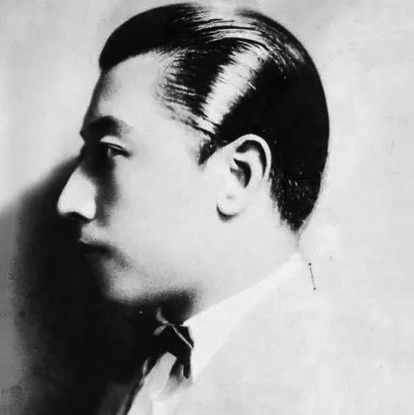 张学良的三弟张学曾，生于1911年，少年时十分好玩，最爱逗蛐蛐。有一次，他让厨工