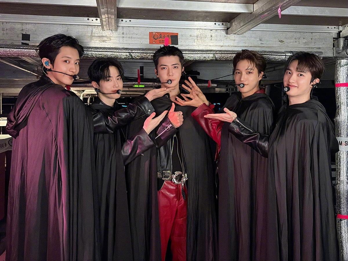 【Twi】EXO演唱会Day3合照，辛苦了好好休息~exo[超话]