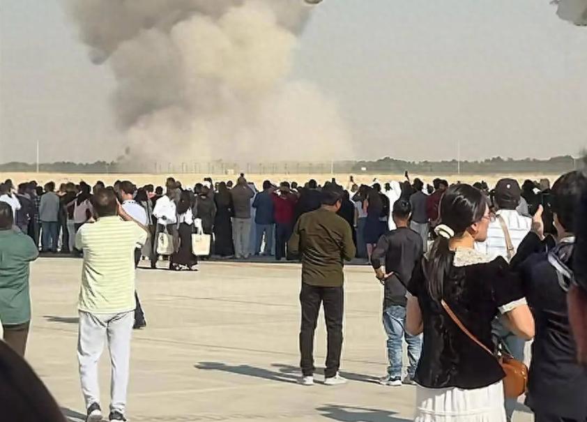 迪拜航展惨烈摔机，漏油是印度“光辉”坠毁的原因吗？