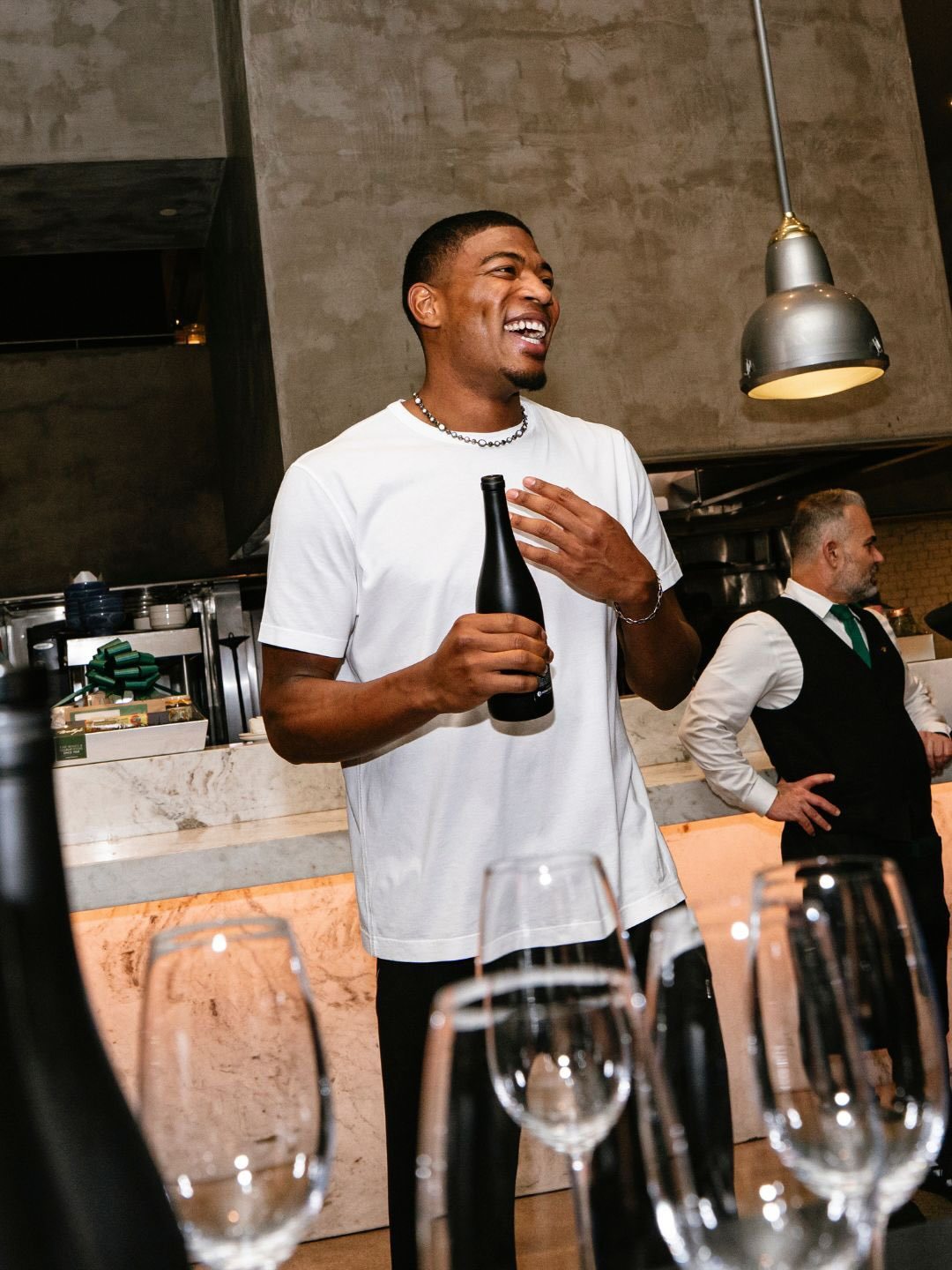 湖人前锋八村塁推出了自己的酒品，取名为“黑侍”（Black Samurai），灵