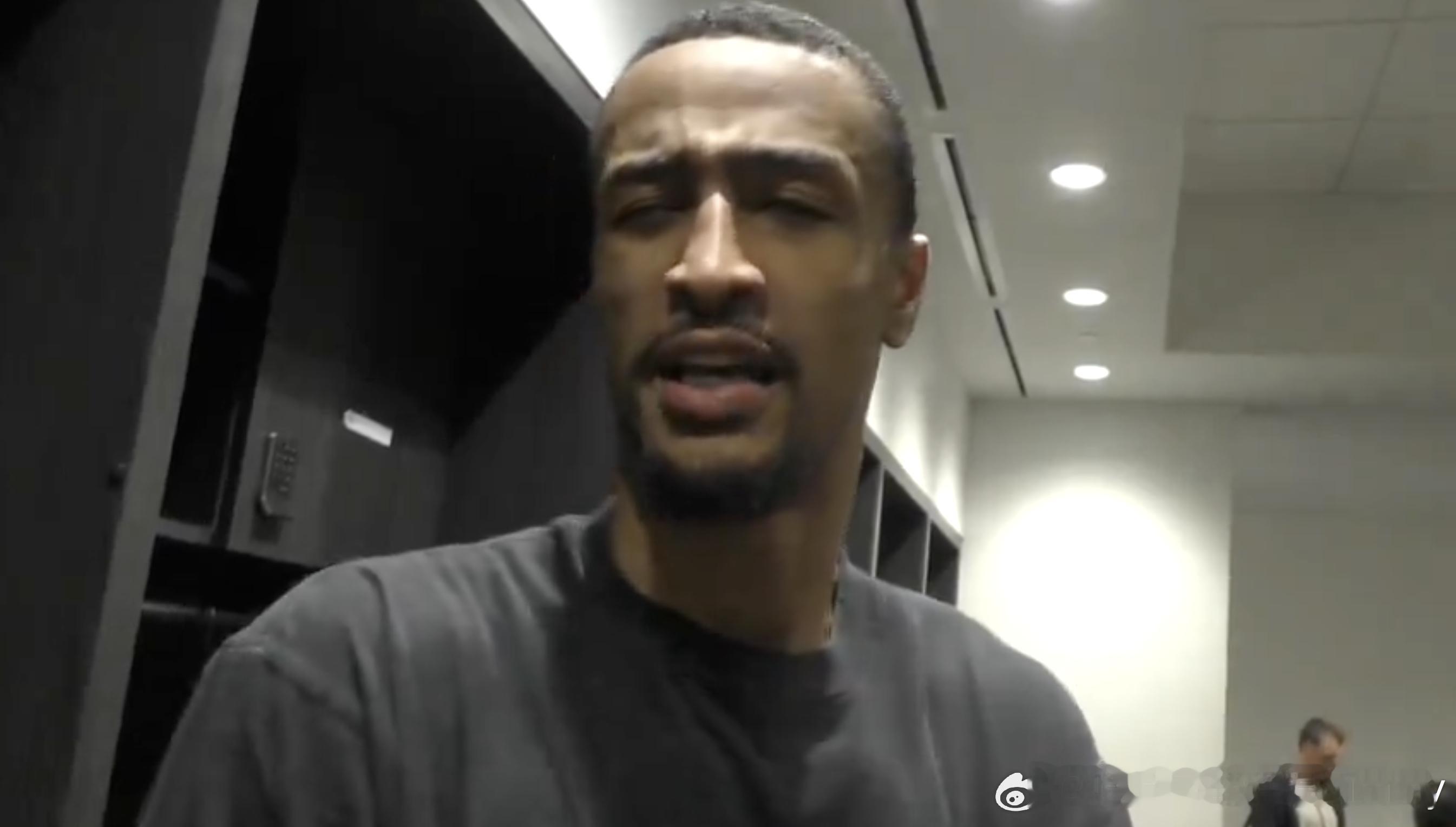 柯林斯：呵呵，我想现在大家都知道所谓“10到15场评估期”这回事了。我也在尽力去