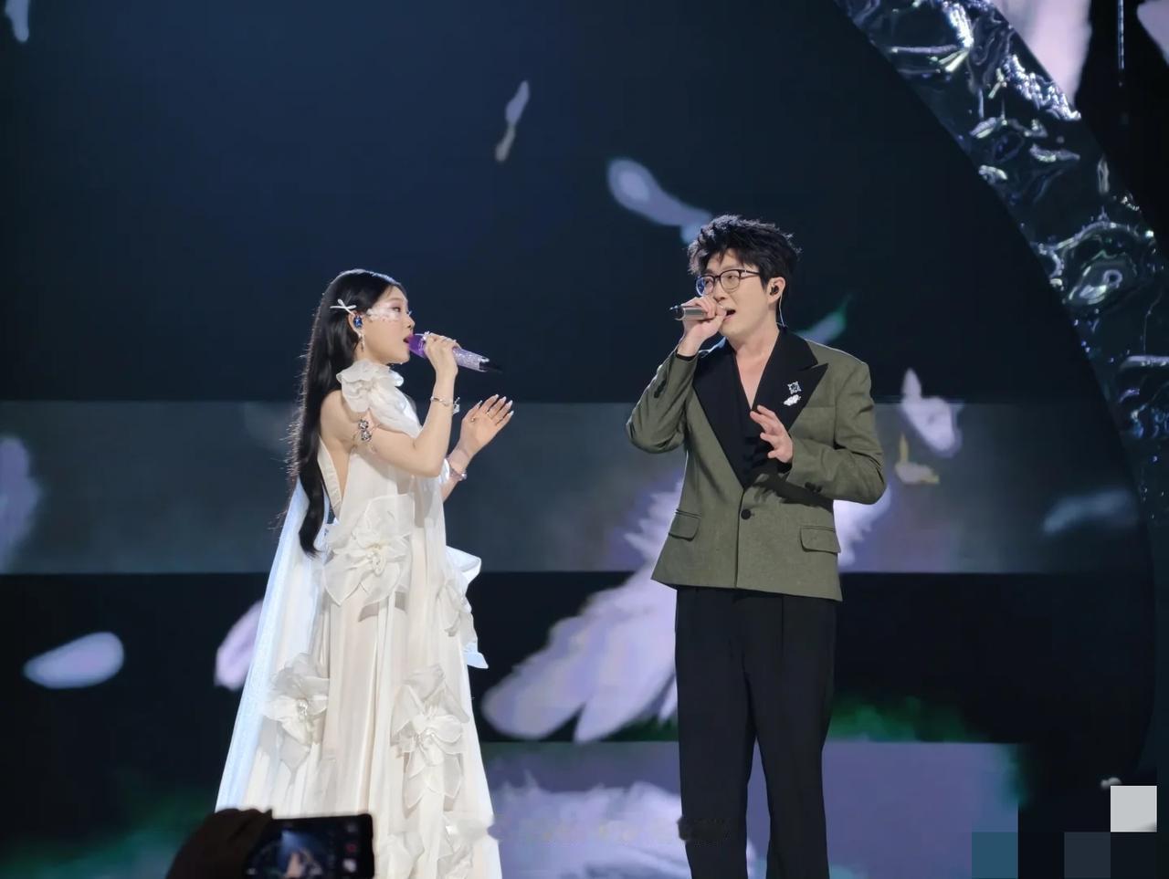 小沈阳闺女沈佳润
和毛不易合唱那场，
看得出，毛不易替孩子

着急啊！

说真的