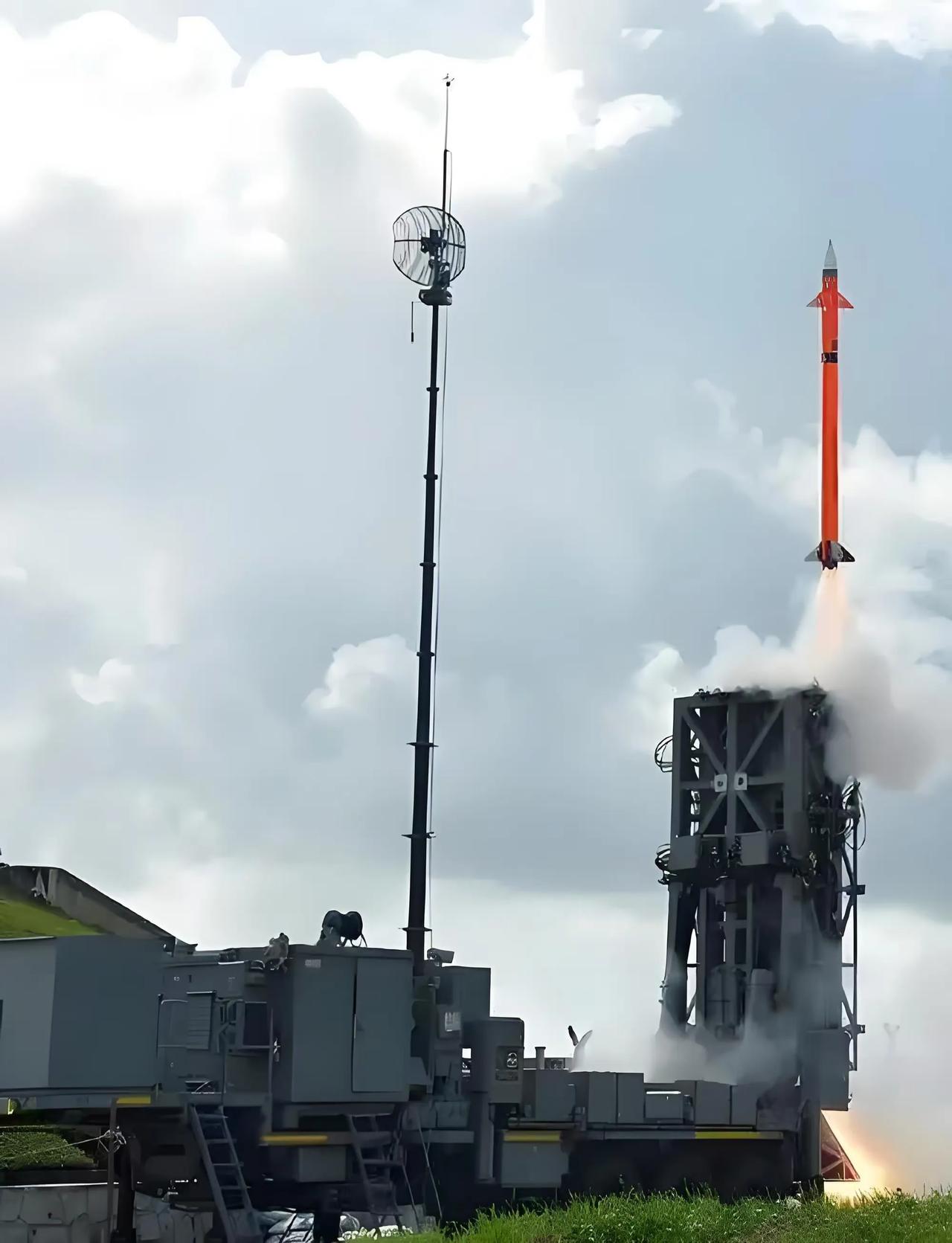 “榛树”中程弹道导弹发射到达欧洲国家的时间：

第一、莫斯科到伦敦，2500公里