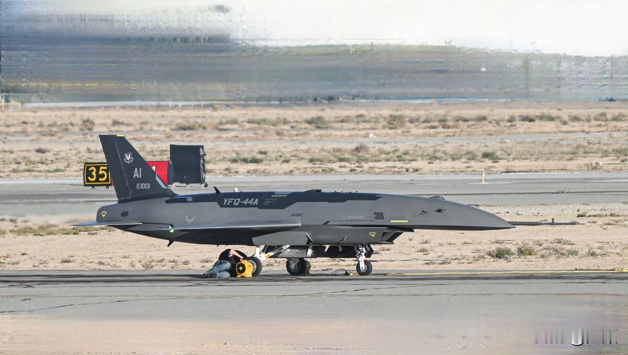 别误会，不是飞机撞人了！一开始以为是无人机降落时起落架撞人了，其实是大漂亮家的Y