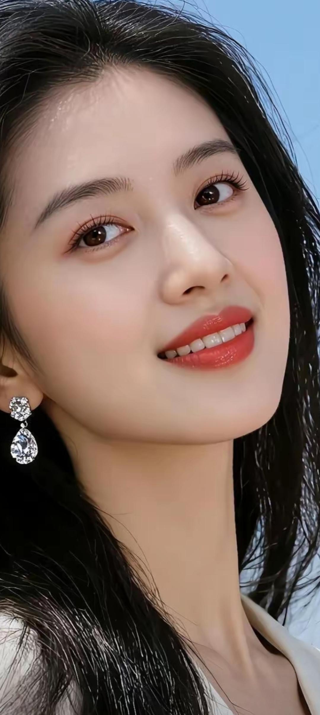 甜美笑容，闪耀耳环，清新自然美