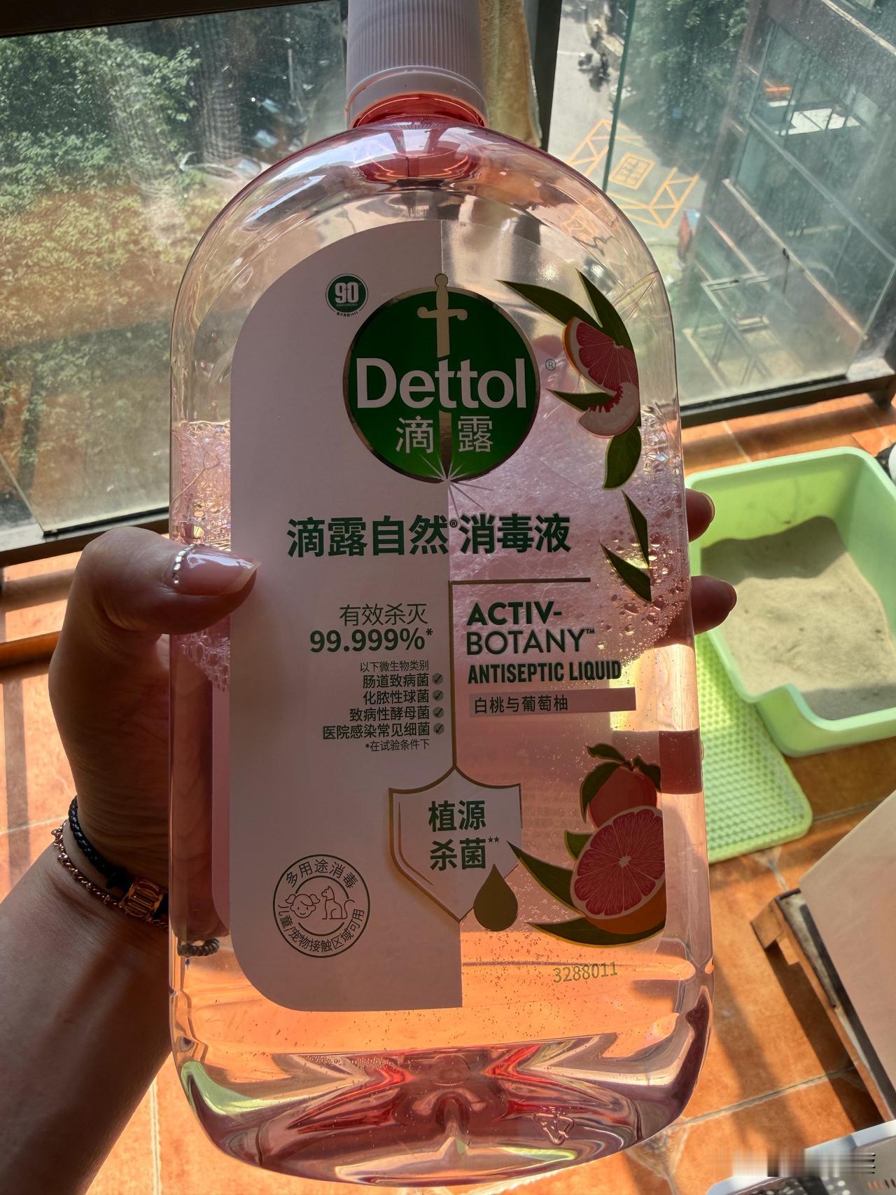 看完这组广告内容直接生理性不适，好好的消毒液，非要把产品功能往女性的私人生活上捆