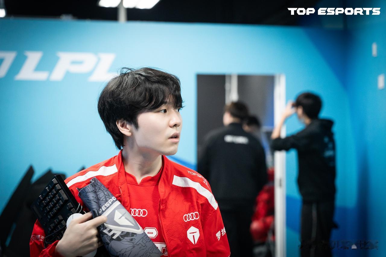 TES回应Rookie谣言：Rookie暂不打算在法律层面追究责任！

因为错误