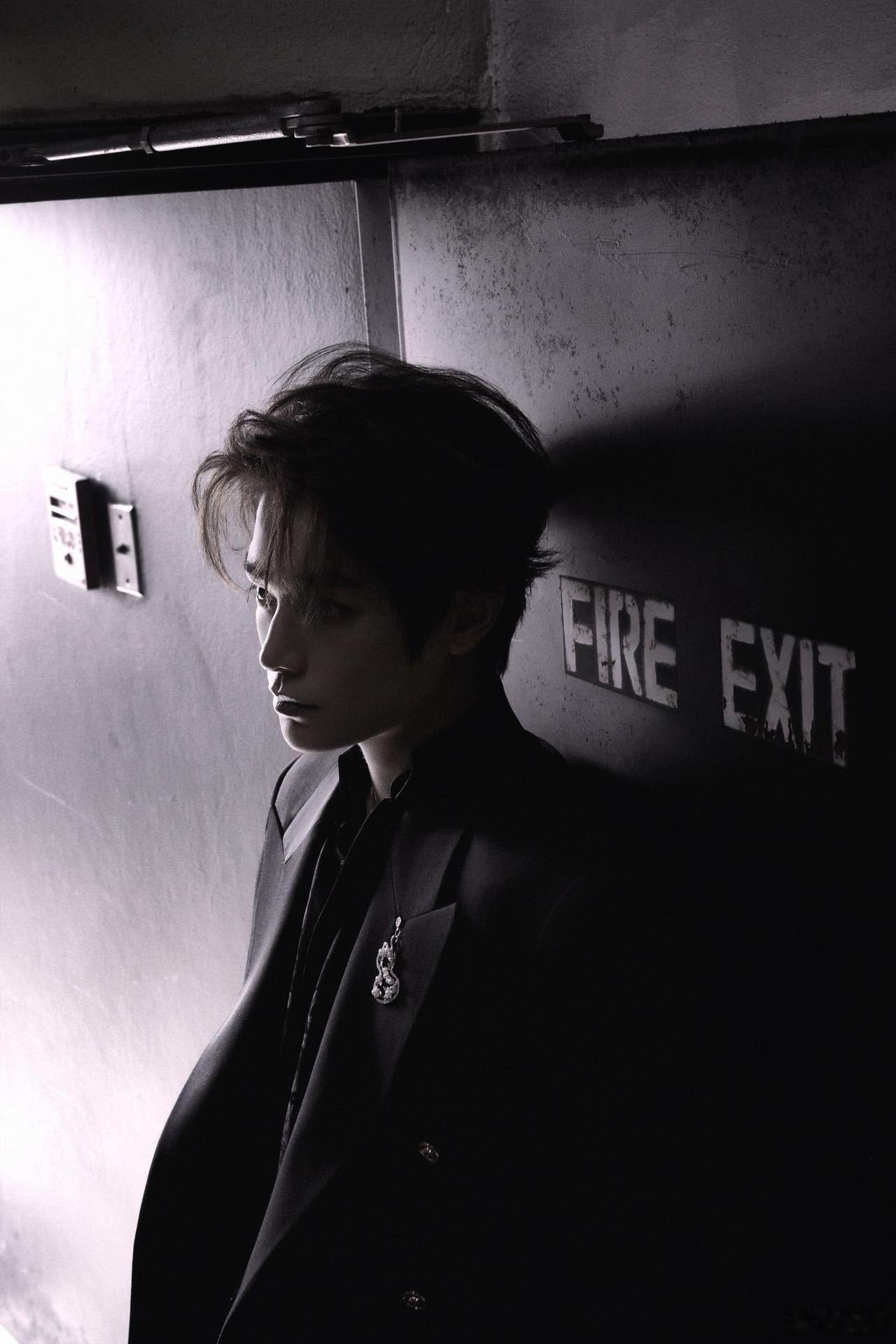 丁禹兮泰国活动生图丁禹兮的每一次活动都是一场视觉盛宴，今天在泰国的现场，他的黑色