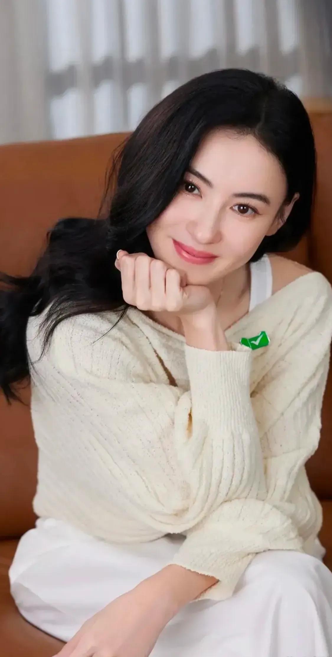 以前等你回消息，太困了就把音量开到最大，后来睡着了梦到你回消息，下意识就惊醒了，