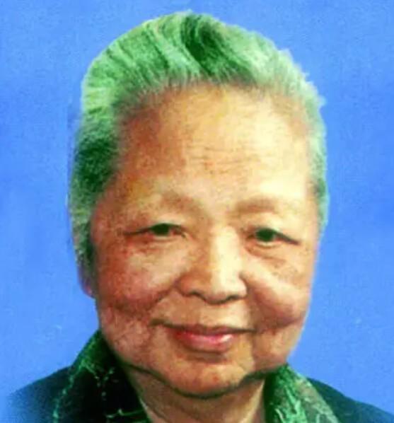 1957年，留美8年的科学家林兰英决心回国效力，临行时，却被美方海关拦下，随身的
