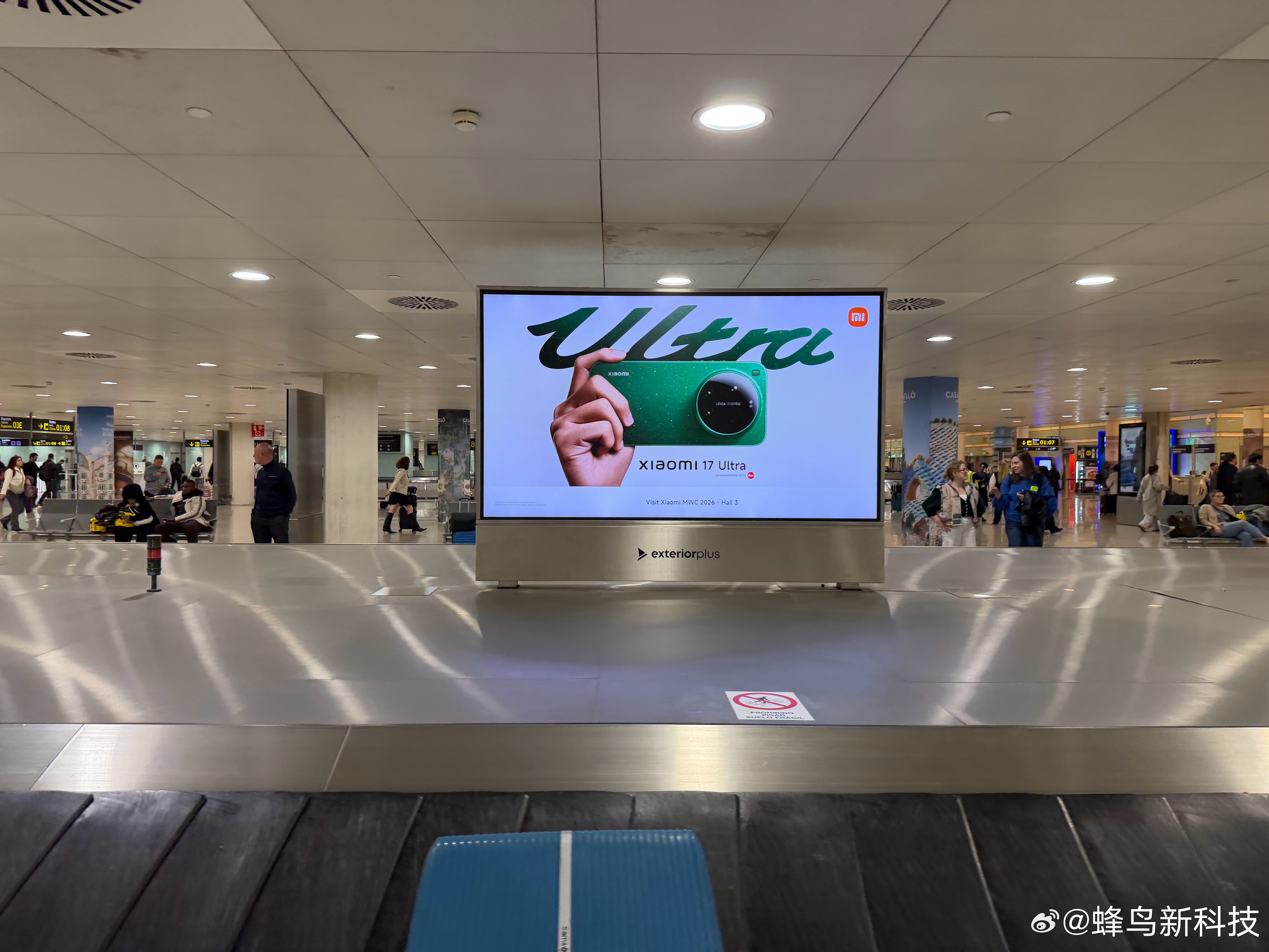 小米发布会 巴塞罗那机场已经有了小米17 Ultra的广告牌 西班牙·巴塞罗那国