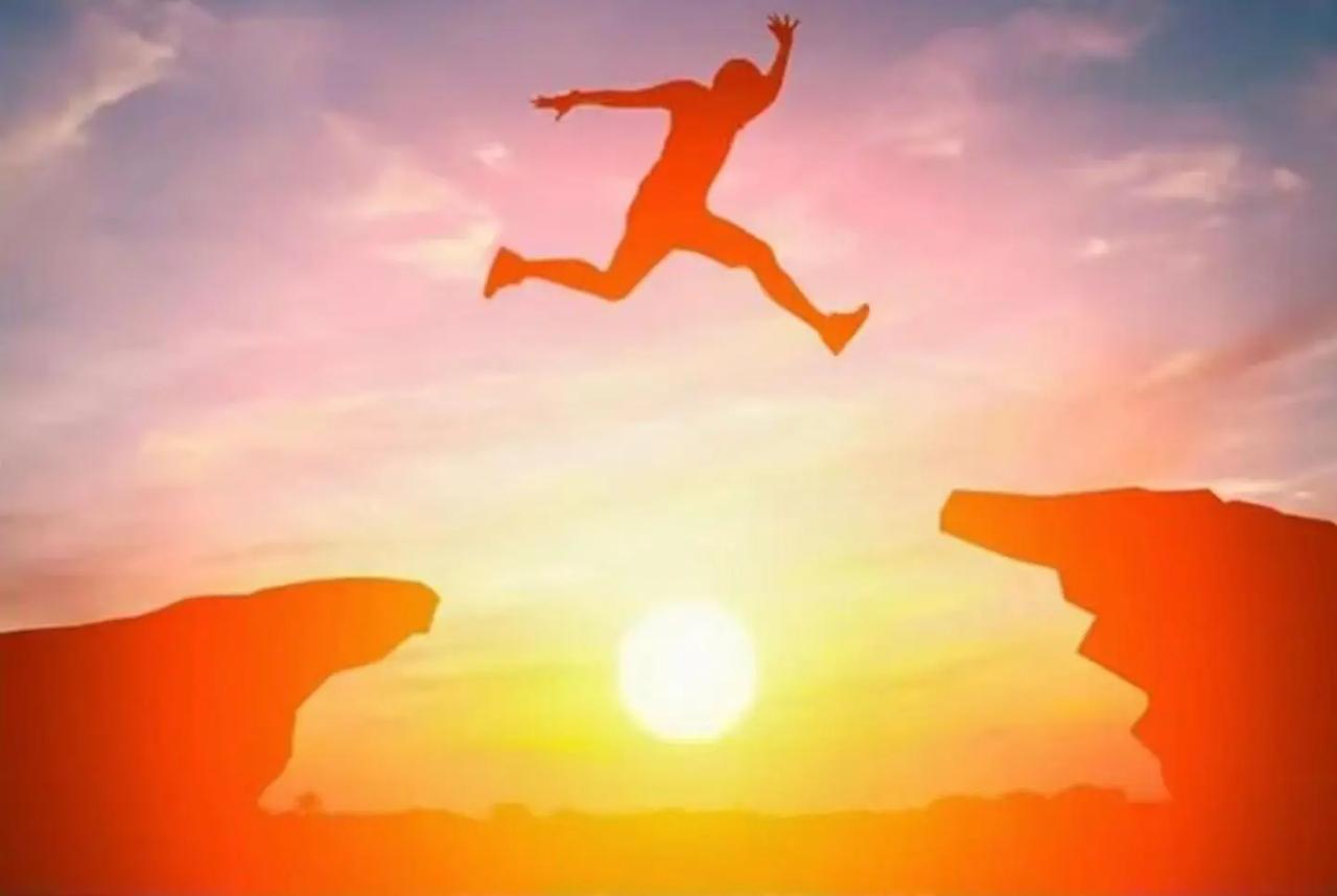 男人的征途，从不止一条赛道。要么身着军装，以铁血丹心守护山河无恙，把青春融进家国