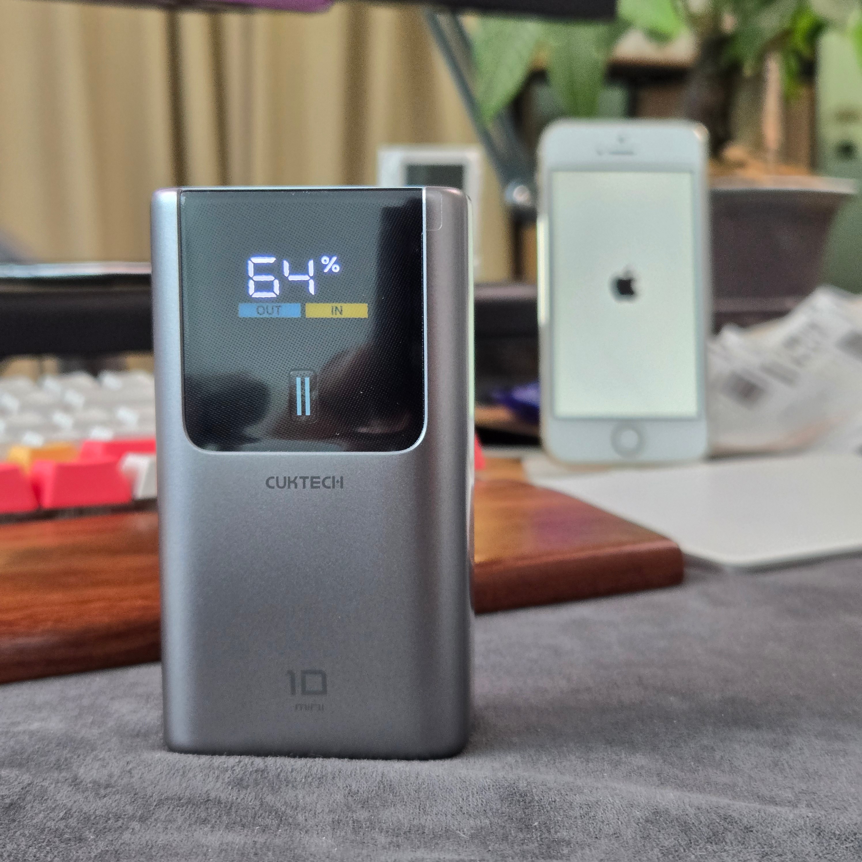 你还别说出门在外，酷态科10号超级电能棒mini够了。小胖墩质感拉满，颜值符合我