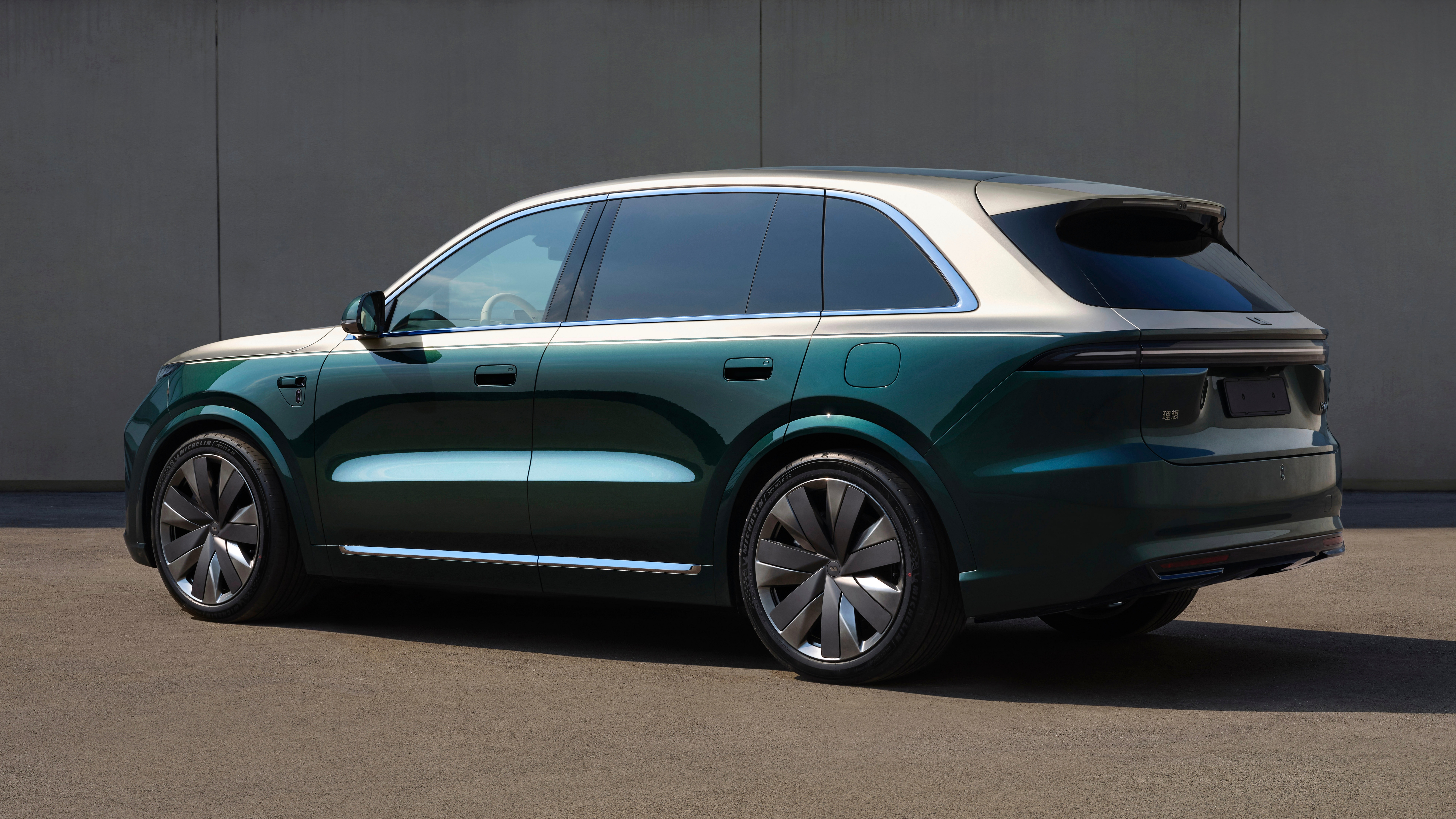 理想L系列未来的产品矩阵： 旗舰SUV： 旗舰六座SUV — 理想L9旗舰五座S