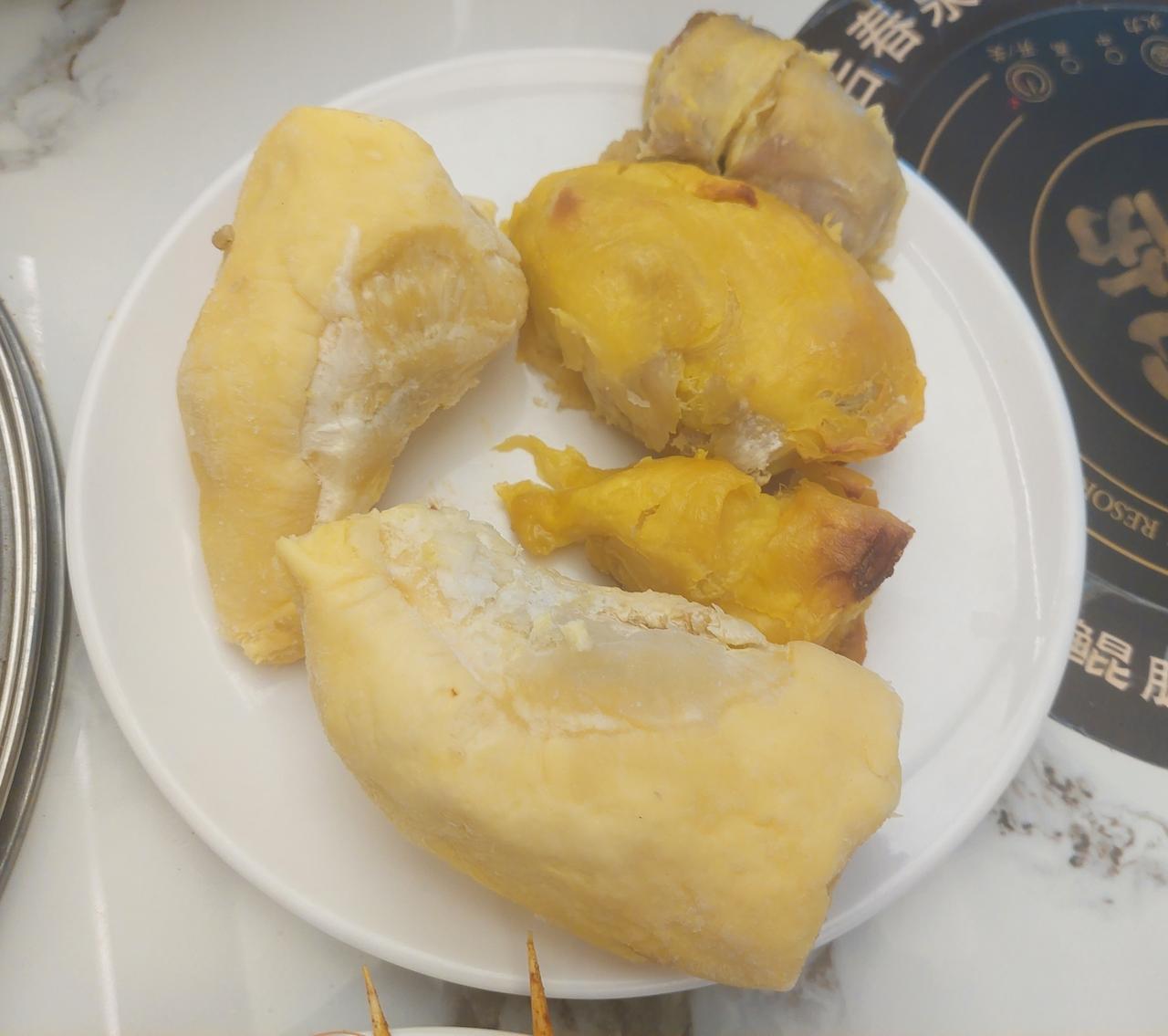 挺逗的，这两天头条小说里写的女主住在温泉山庄斗智斗勇的情形。

巧合的是：今天又
