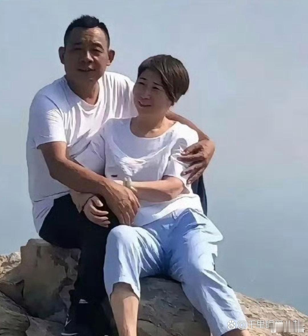 胖东来两夫妻俩身价上亿了还吃路边摊，真不忘来时路！偶尔尝试一下人间疾苦吧！ 