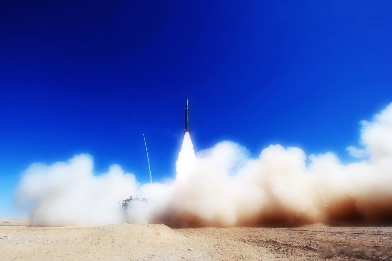 #东风快递[超话]##正青春火箭军##火箭军# 《军旗飘扬在三千七》我们在高原雪