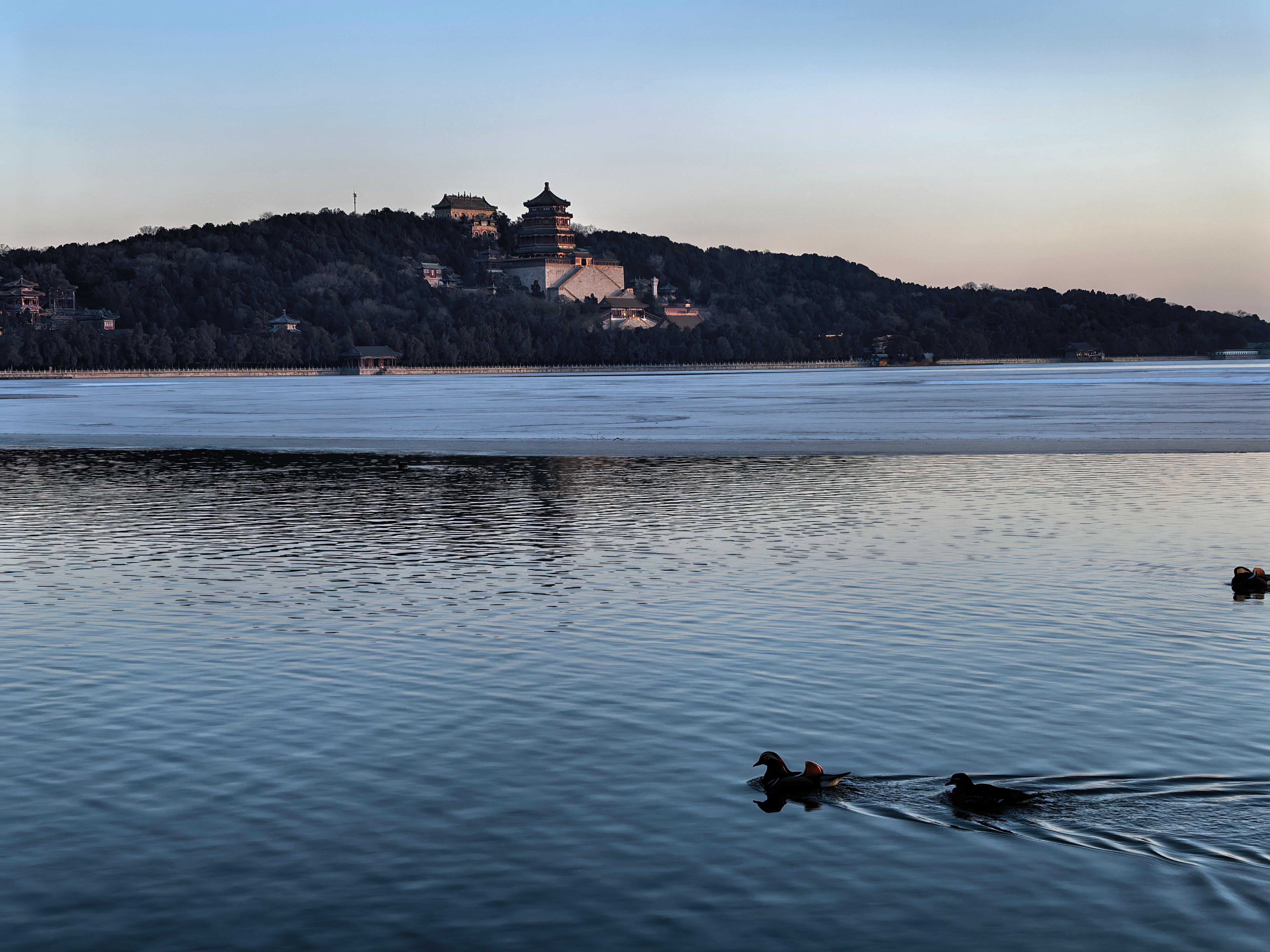 S-今天的几个点：美股小幅调整，国际金属大跌（看看我周末的微博），2025年最后