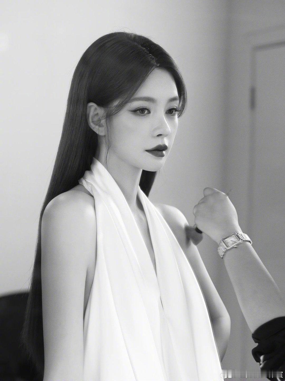 沈梦辰这身真的好大气！ 