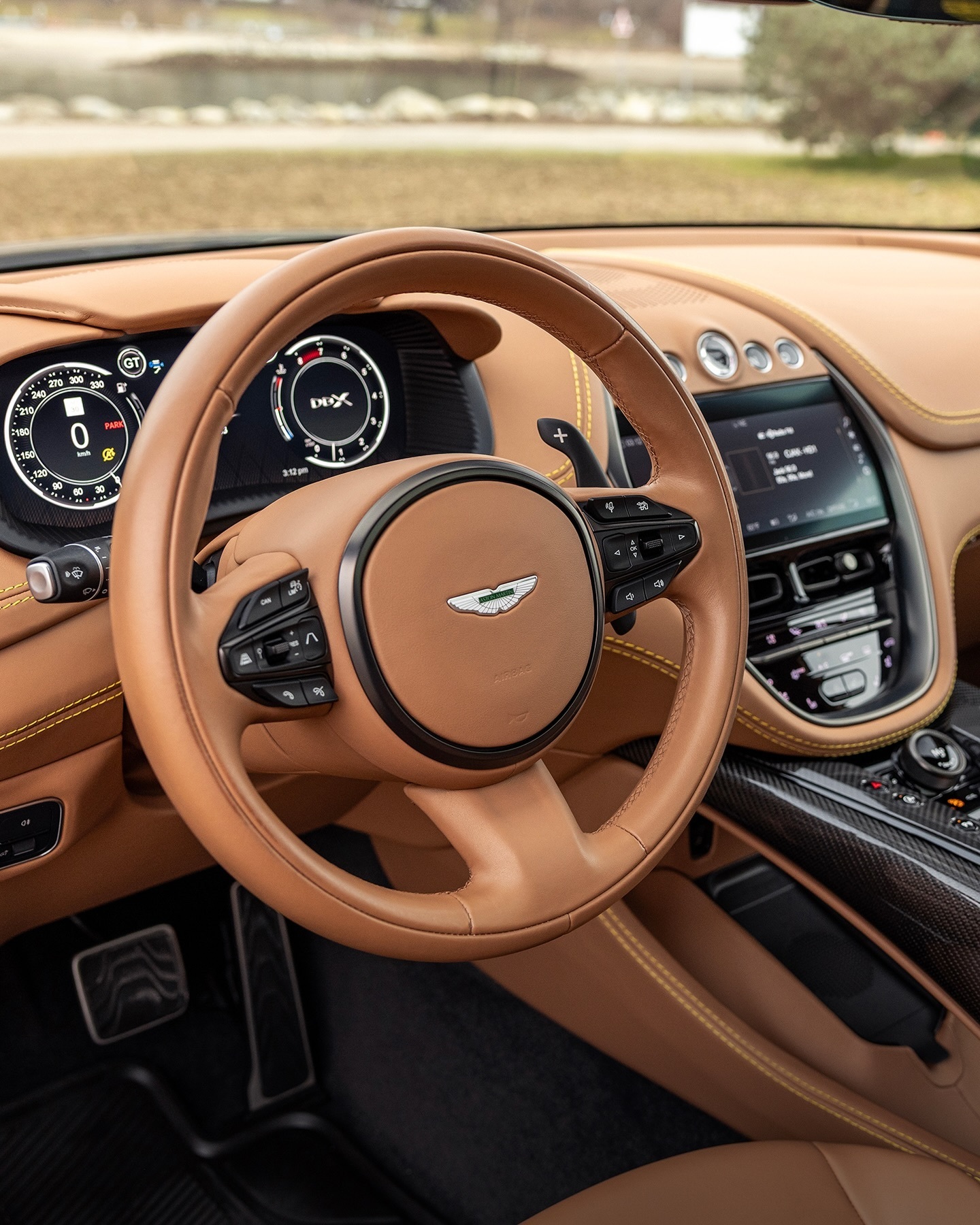 阿斯顿·马丁 DBX 707 