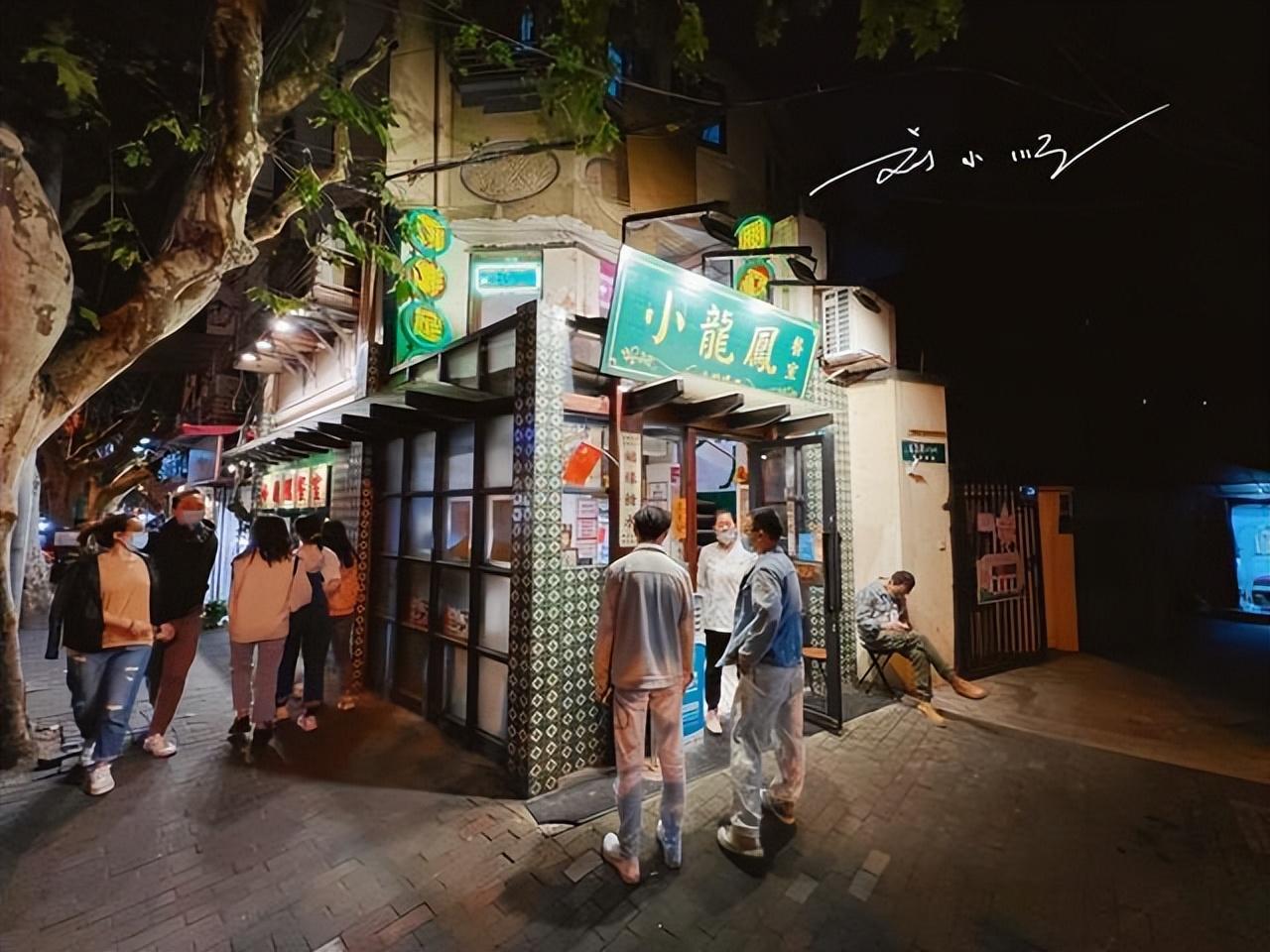 上海这家港式茶餐厅，就在陕西南路，装修很复古，好多游客来打卡？

上海作为我国的