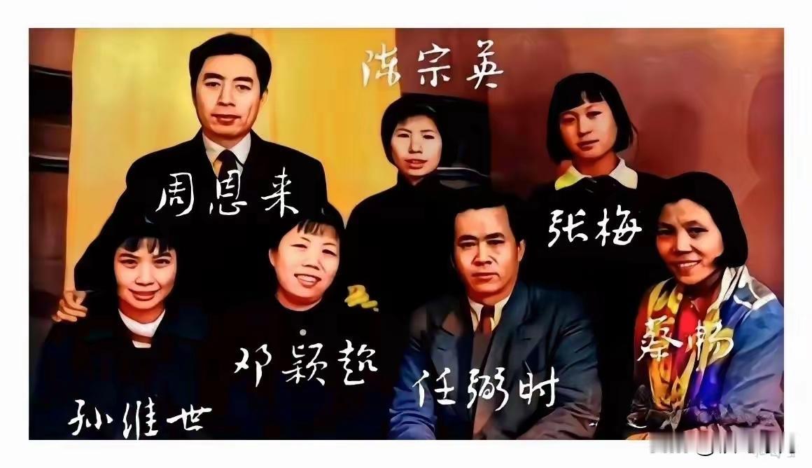 周恩来和邓颖超与朋友养女孙维世一起合影。

人们都知道周恩来夫妇没有后代，但是，