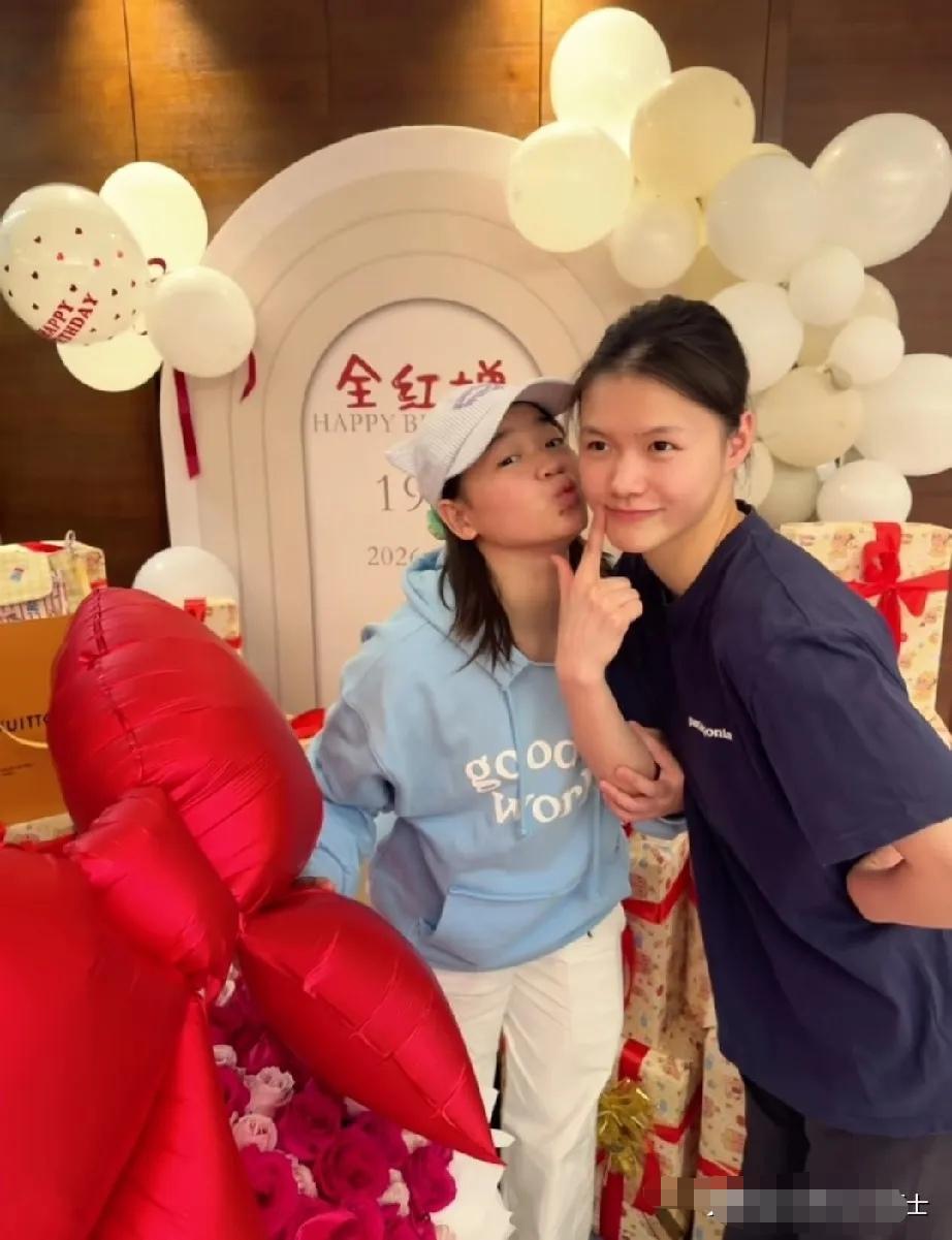 苦苦等待了一年多，全红婵的赛程终于是确定了。
自从全红婵在去年跳水后，就很少听到