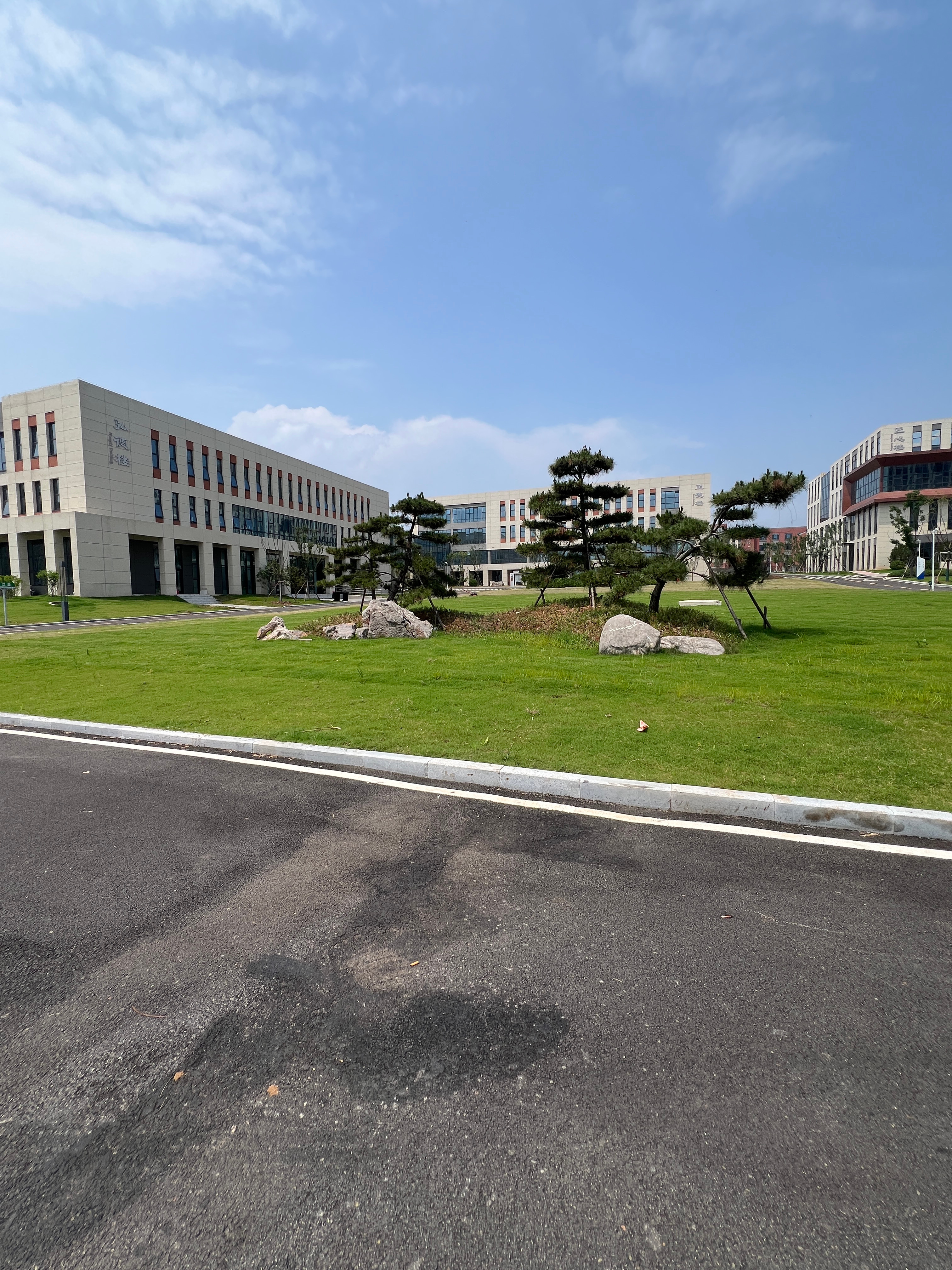 我直接就是好家伙 上回坐这么长时间大巴我都从法国到荷兰了 济南·山东商业职业技术