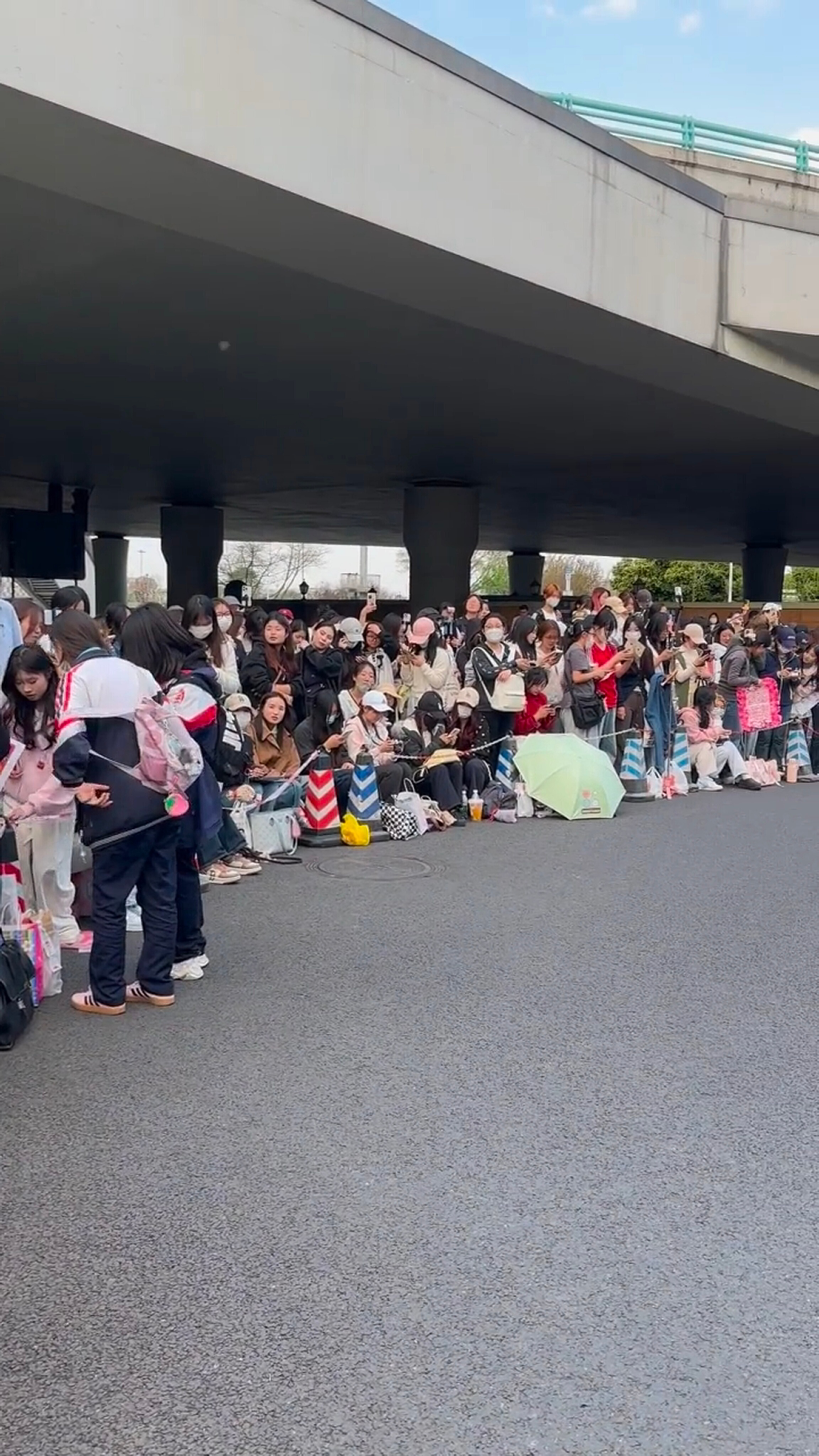 虞书欣横店时装周双流机场分周